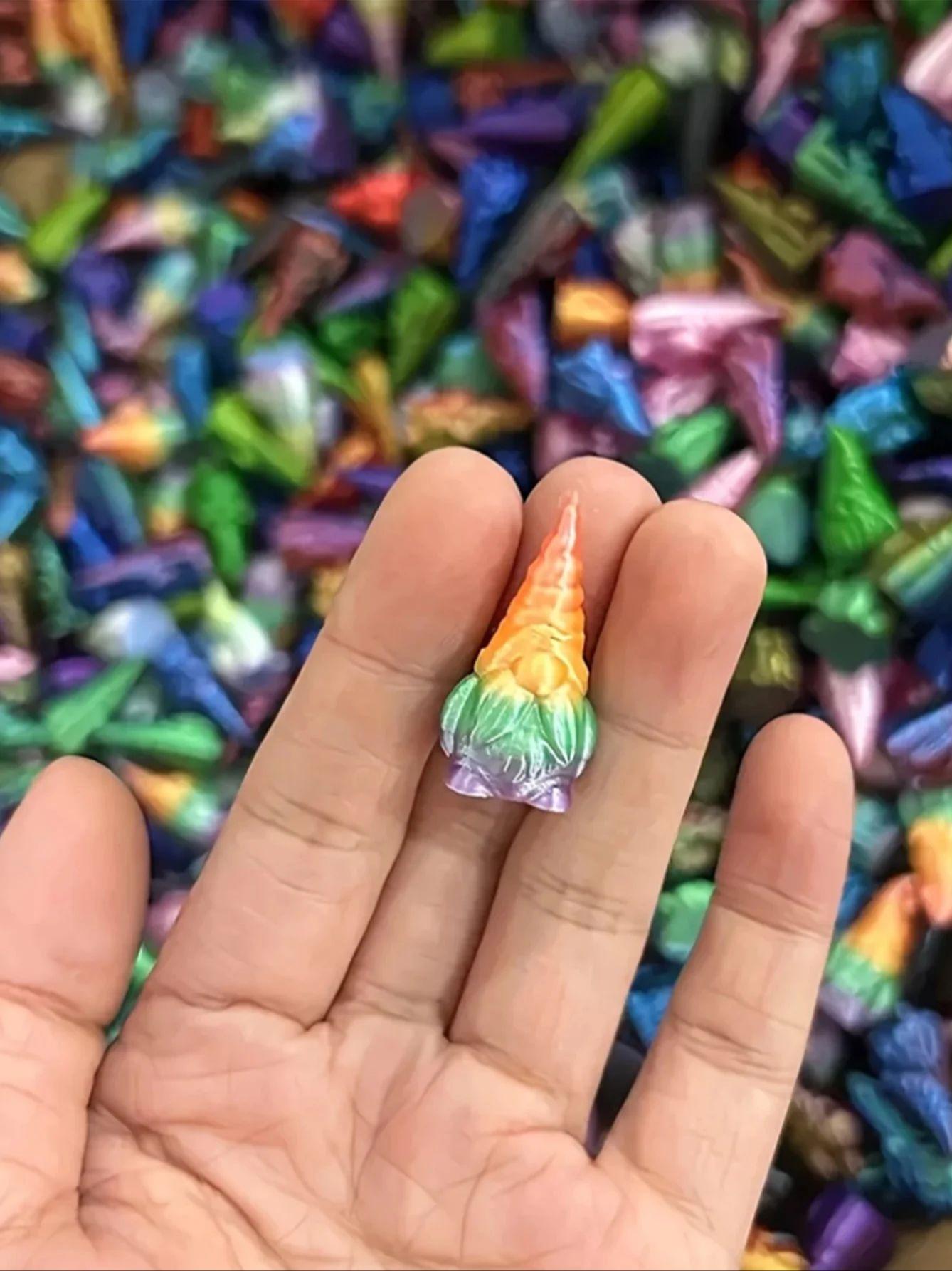 

100pcs 3D printed mini gnome desktop art pieces, suitable for decoration, Christmas gifts, and party decorations.