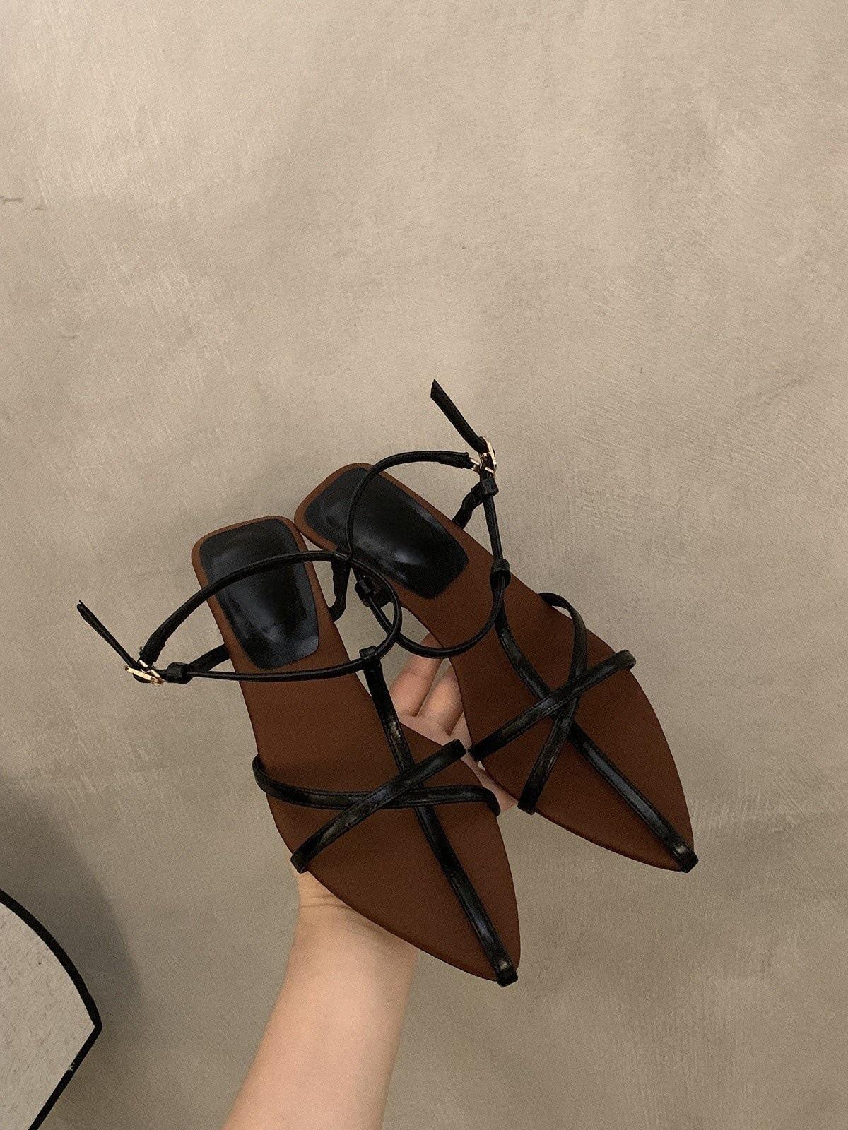 

Niche high-end slope heel pointed sandals fairy shoes 2025 summer temperament with skirt thin strap Roman shoes 34