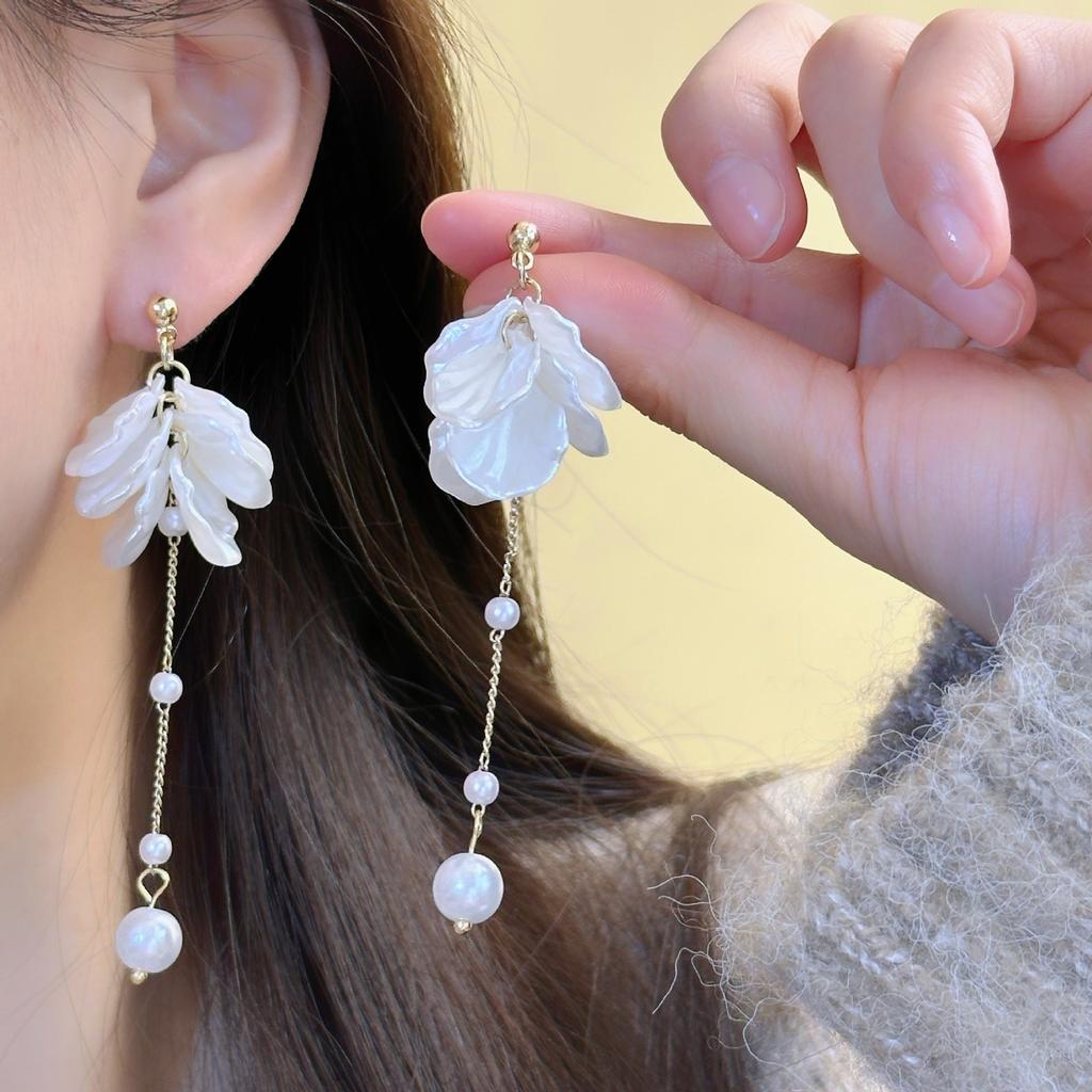French Retro Premium Shell Flower Fringed Long Clip On Earrings Women's 2025 New Temperament Ear Clips Without Ear Piercings