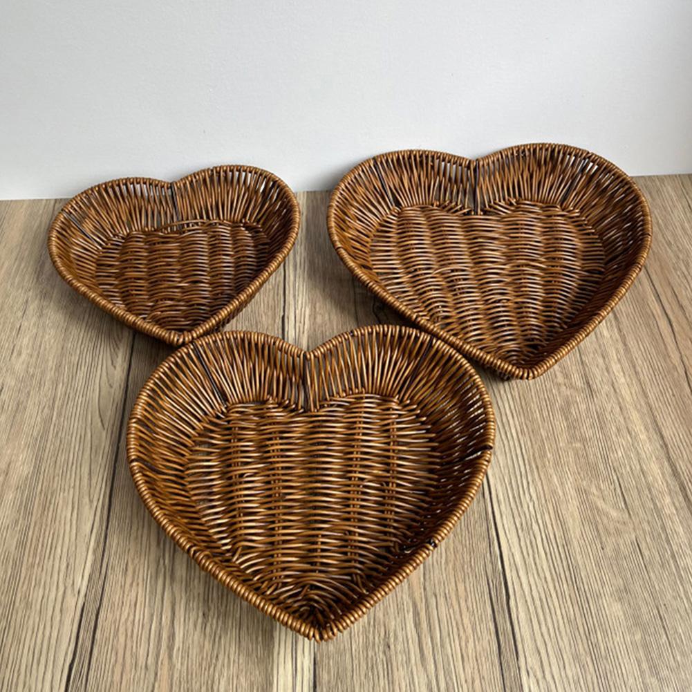 Simulation Rattan Woven Fruit Basket,Heart-shaped Desktop Storage Baskets for Home Kitchen,Retro Decorative Tray for Vegetables