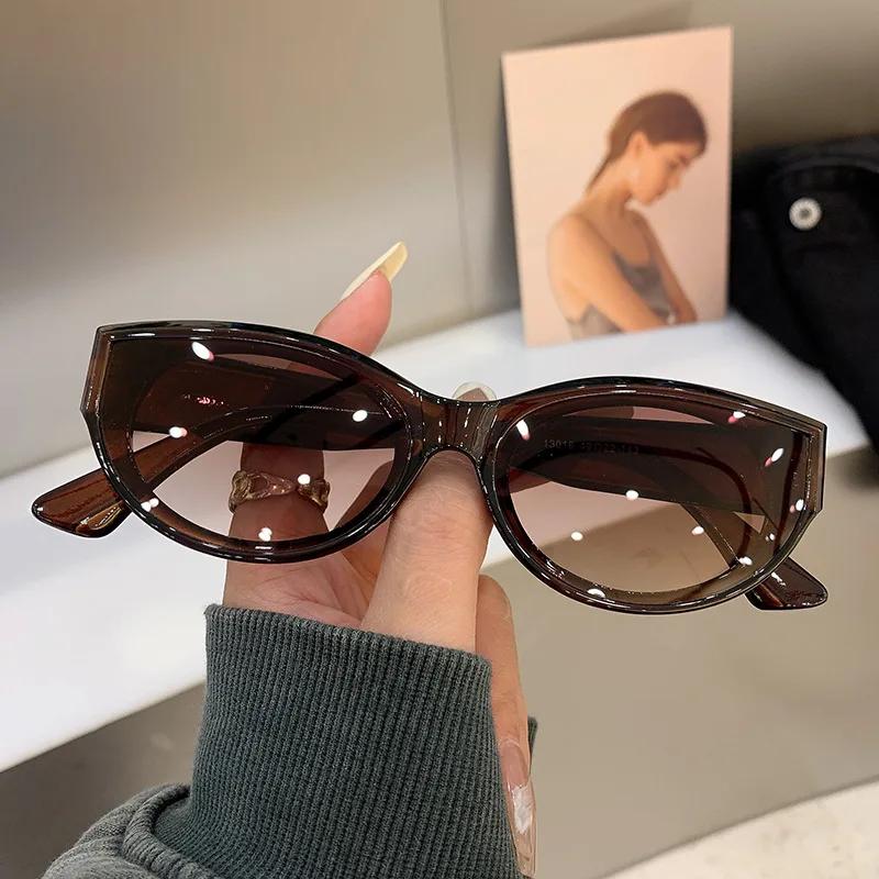 New Luxury Brand Designer Small Frame Cat Eye Sunglasses Women Vintage Fashion Sun Glasses Popular Punk Sexy Ladies Shades Uv400
