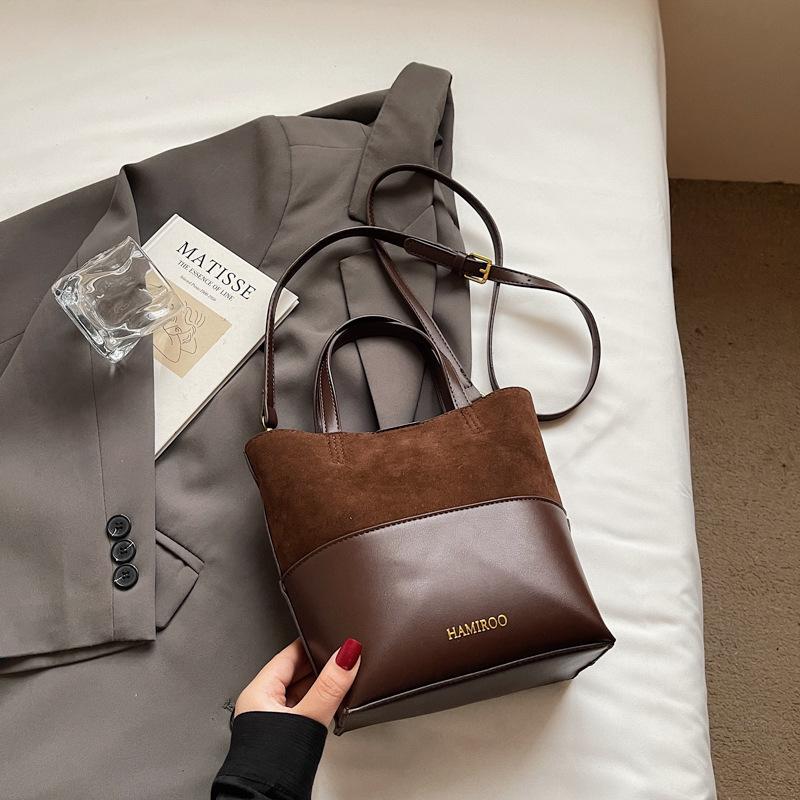 

Fashion niche high-value handbag women s 2025 autumn new large-capacity retro simple shoulder small square bag