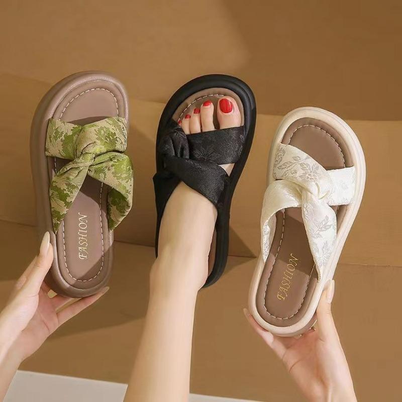 Slippers Female Summer Outside Wear New Thick Soles with Skirts Fashion Seaside Beach Sandals
