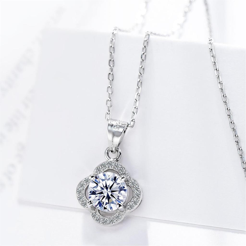 Best-selling product: Silver Korean fashion simple and versatile four-leaf clover pendant necklace, short collarbone chain