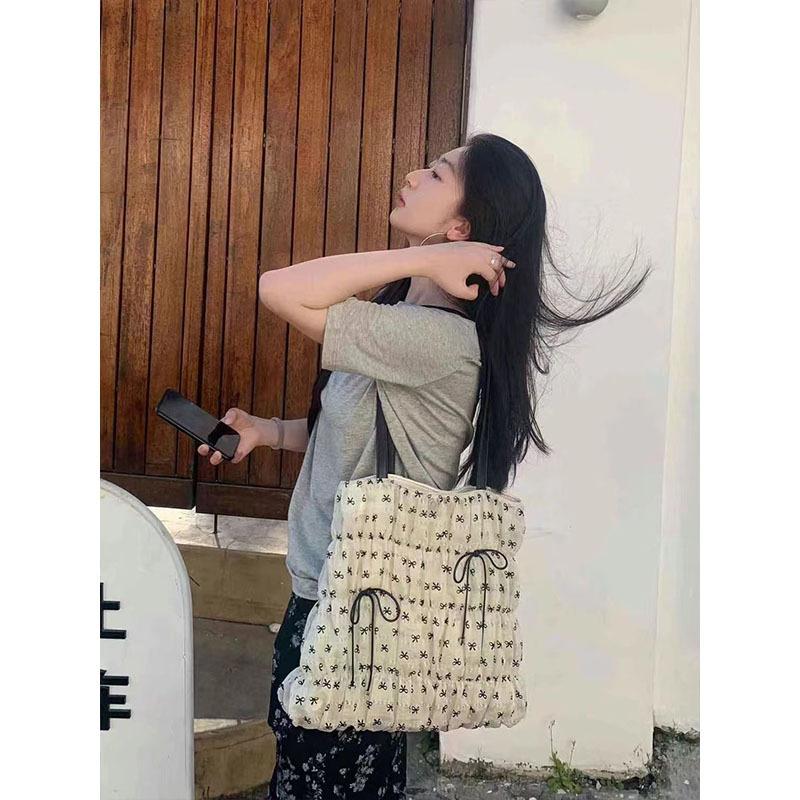 

Сумка 2024 Love Letter Velvet Tote Большая вместимость Универсальная повседневная сумка через плечо с бантом и плиссировкой белый