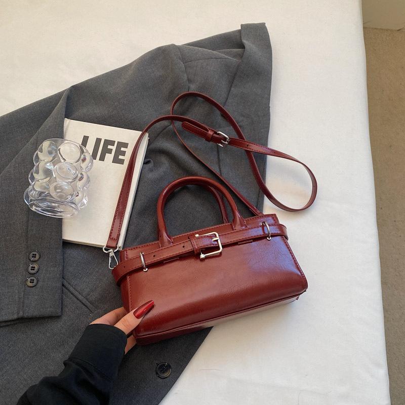 Small bag women's spring and summer versatile new fashion niche design messenger bag portable small bag