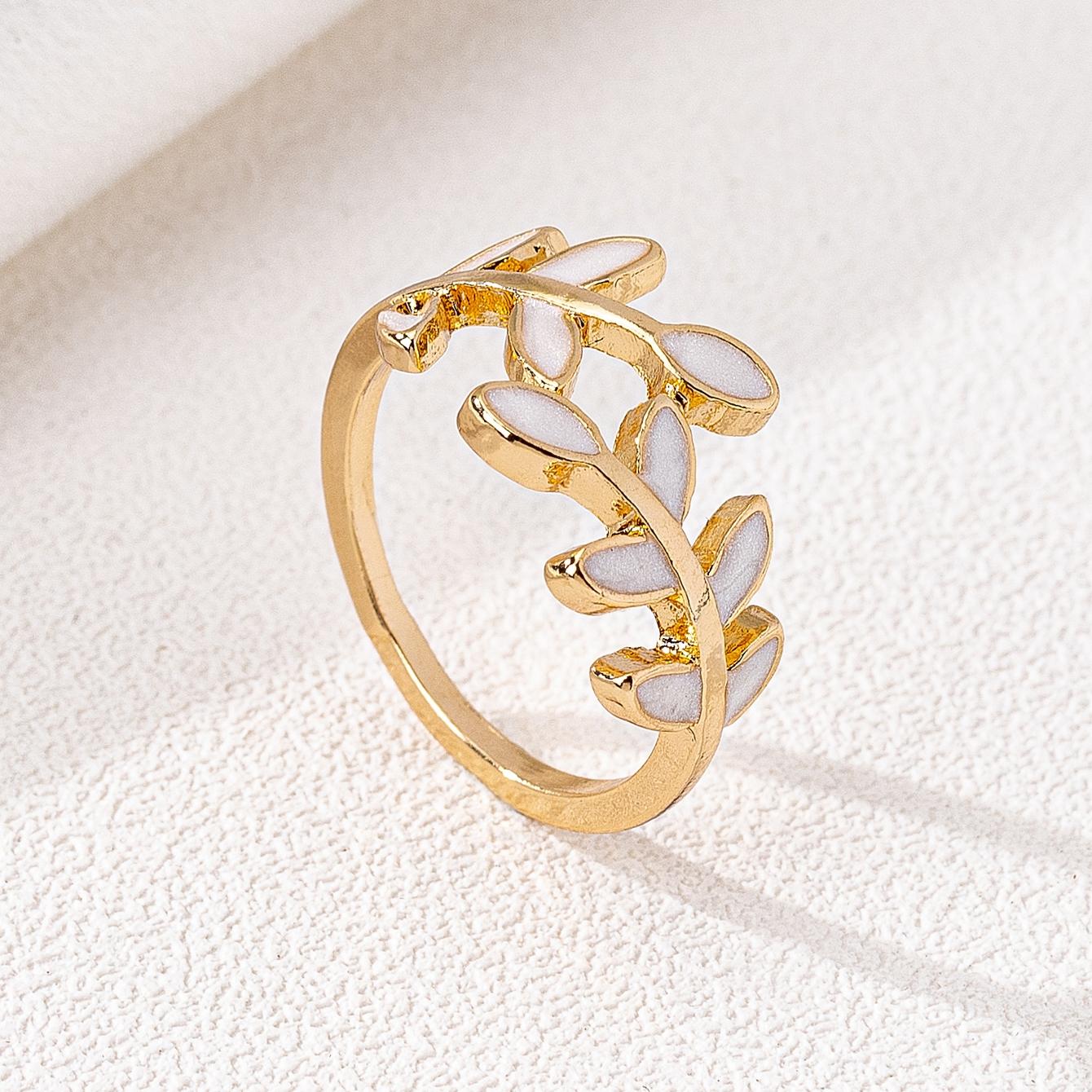 

A Fashionable and Elegant Leaf-Shaped Ring with Oil-Drip Craftsmanship, Suitable for Everyday Wear and Holidays белый