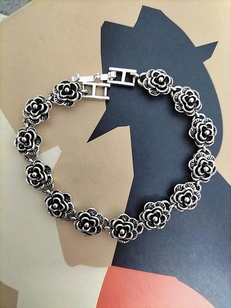 Retro personality exaggerated hollow rose shape distressed finish bracelet suitable for women Valentine's Day mother Mother's Day gift