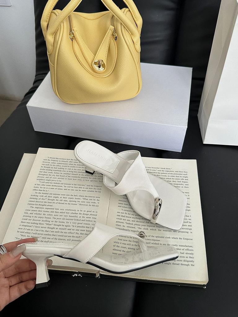 Grape mother, the same 2025 new fashionable metal cover, toe square head, thin high heels, and cool slippers for women's summer.