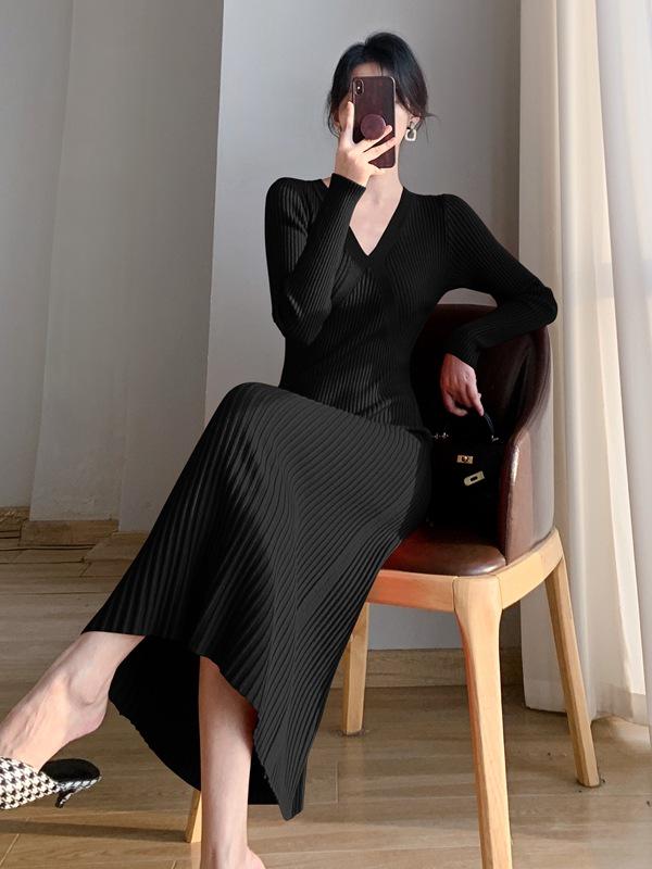Red Knitted Slimming Dress for Women - New Year's Autumn/Winter Edition