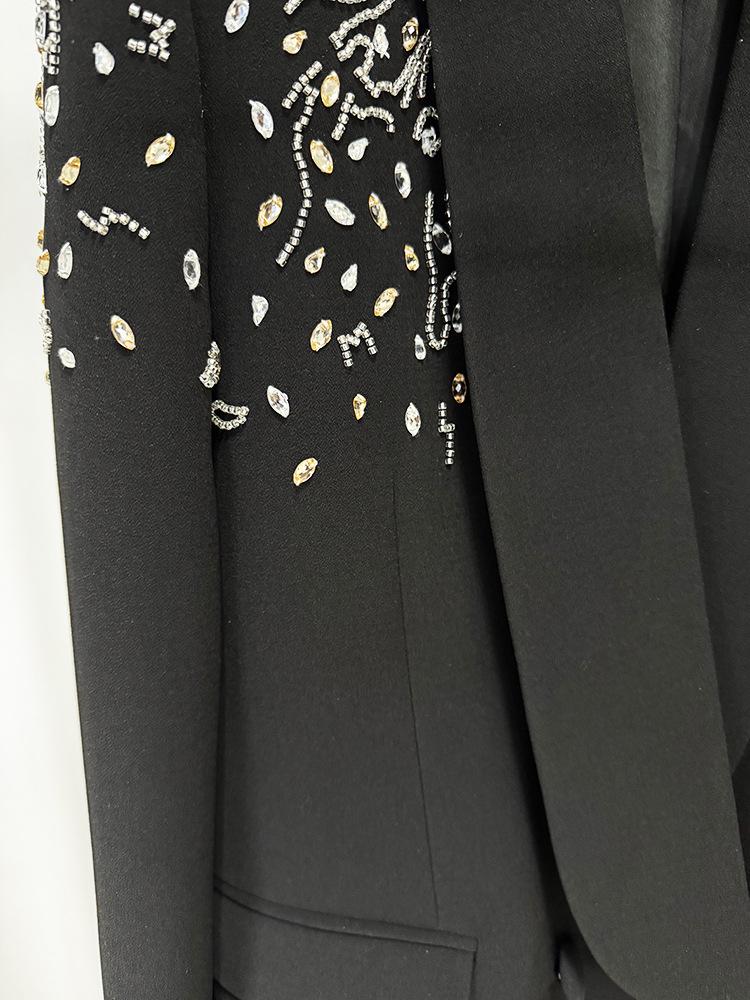 Moda High Street 2026 Collezione Inizio Primavera: Completo Giacca e Pantaloni Elegante con Perline e Strass
