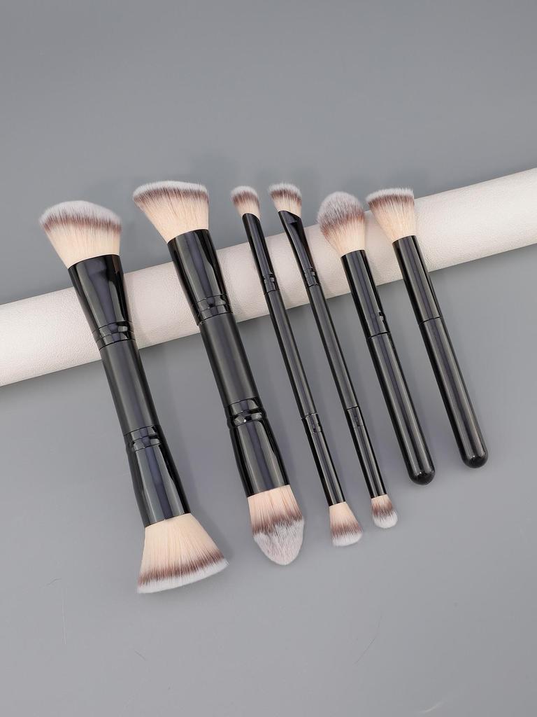 6-delat dubbelsidigt sminkborstset: Foundation-, rouge-, ögonskuggs- och konturborstar med trefärgade borststrån.