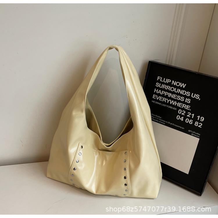 European and American Retro Rivet Locomotive Bag Single Shoulder Underarm Bag Fashionable Versatile Large Capacity Portable Tote Bag