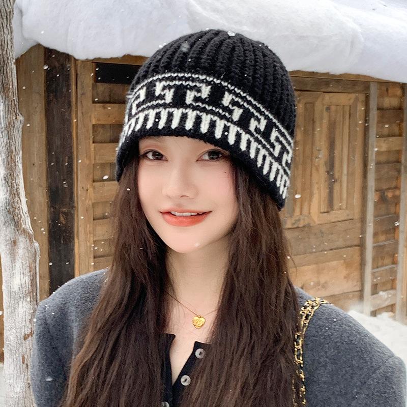Retro Diamond Plaid Knitted Hat for Women In Autumn and Winter Korean Style Versatile Warm Ear Protection Woolen Hat Showing Face Small Basin Hat