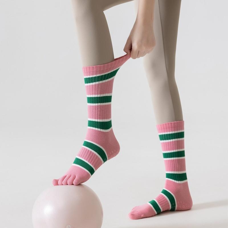 Chaussettes de Yoga à Cinq Orteils Décontractées Rayées d'Intérieur Entraînement Pilates Chaussettes Antidérapantes en Silicone Femmes Professionnel Fitness Danse Chaussettes de Sport