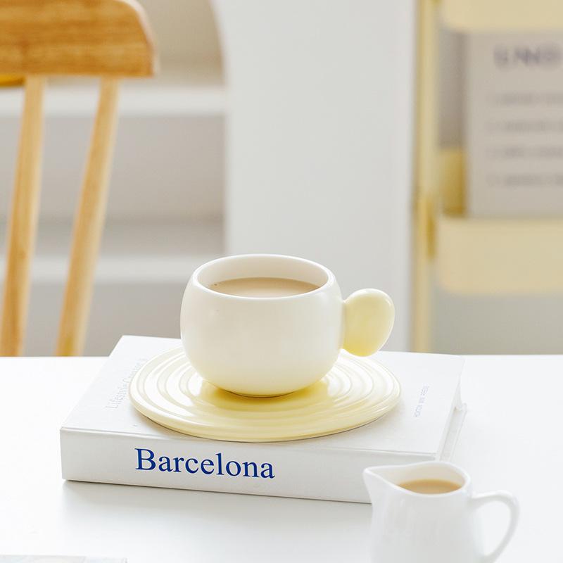 

Modern and Simple Ins-style Ceramic Coffee Cup, High Appearance Level, Creamy Saucer, Morandi Color Cream Style Gift Box 250ml