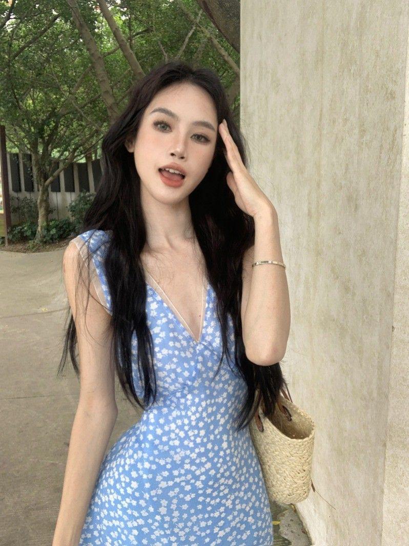 

Женское синее цветочное мини-платье А-силуэта с V-образным вырезом и многослойной юбкой - Без рукавов, с приталенной талией, стройнящее, для летнего отпуска Medium синий