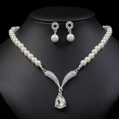 Korean Version of Personalized Pearl Necklace Earrings Set Women's Fashion Temperament Explosive Alloy Electroplating Bridal Dress Accessories