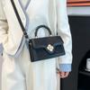 This year's new casual twist handheld women's bag Korean version of temperament versatile shoulder messenger bag fashionable and atmospheric small squ