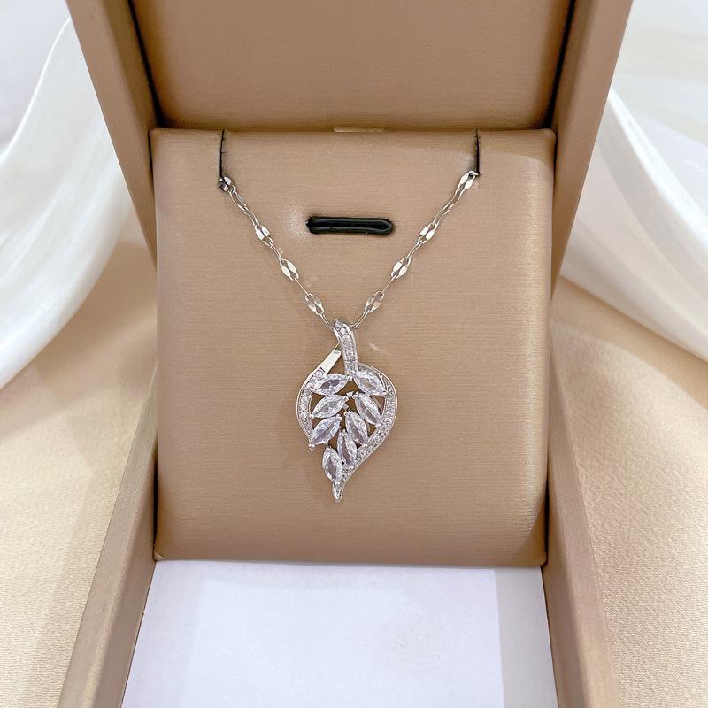 Titanium Steel Luxury Diamond Gold Micro-Inlaid Necklace for Women - Trendy Clavicle Chain