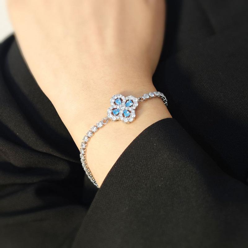 Bracelet Loop Four-Leaf Clover Bracelet Women'S Light Luxury Niche Full Of Diamond Snowflake Hand Jewelry Cold Wind High Sense