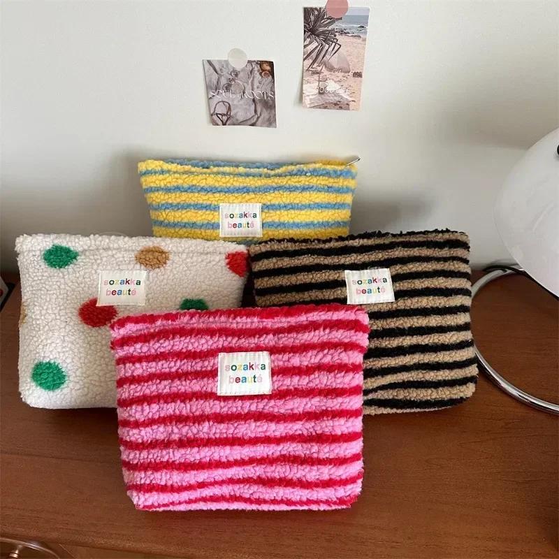Fashion Retro Striped Clutch Bag Women Cosmetic Bag Plush Toiletry Bag Makeup Bags Makeup Pouch Case Travel Cosmetic Organizer
