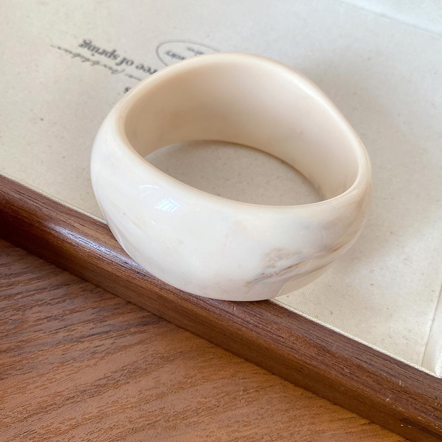 European and American Beige Irregular Geometric Resin Bracelet Light Luxury Temperament Bracelet Retro Exaggerated Jewelry Women