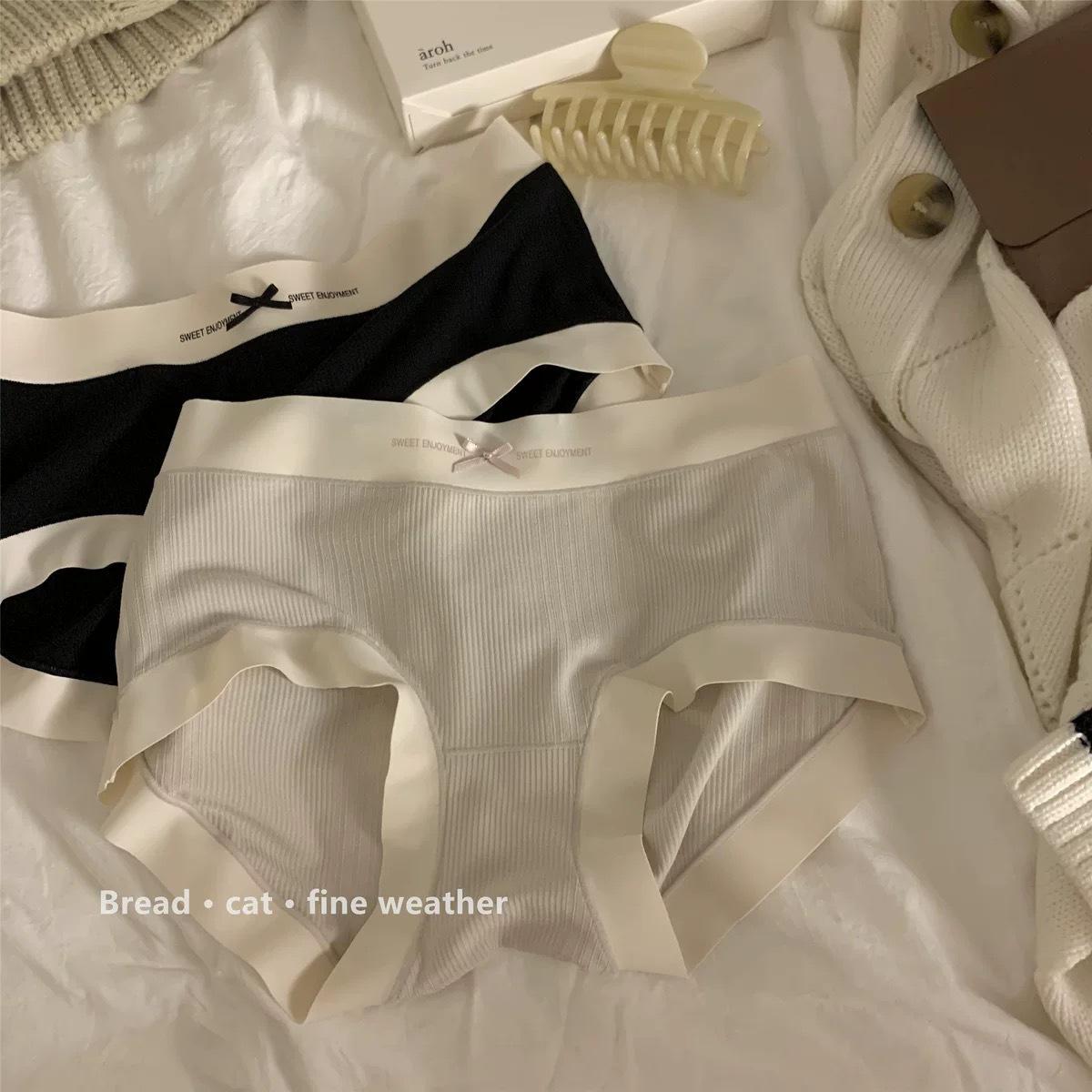 Әйелдер құрамасы жалаңаш