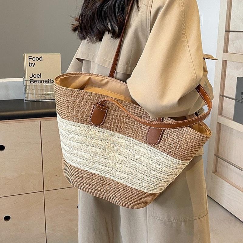 Fashion striped straw bag summer new large-capacity retro literary and artistic fan woven shoulder handbag
