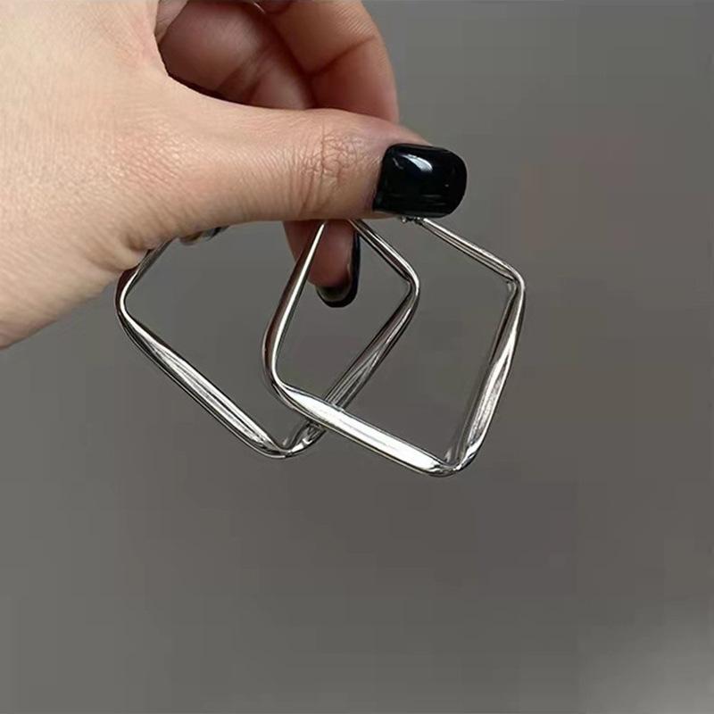 Square Exaggerated Earrings For Women, With A High-End Feel, Simple Large Earrings, Versatile Temperament, And Earring Accessories