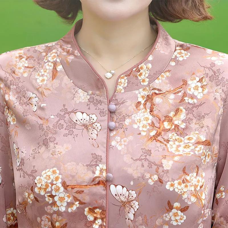 Damenbluse im chinesischen Stil mit Gold-Schmetterlings-Blumenprint, mittellangem Ärmel