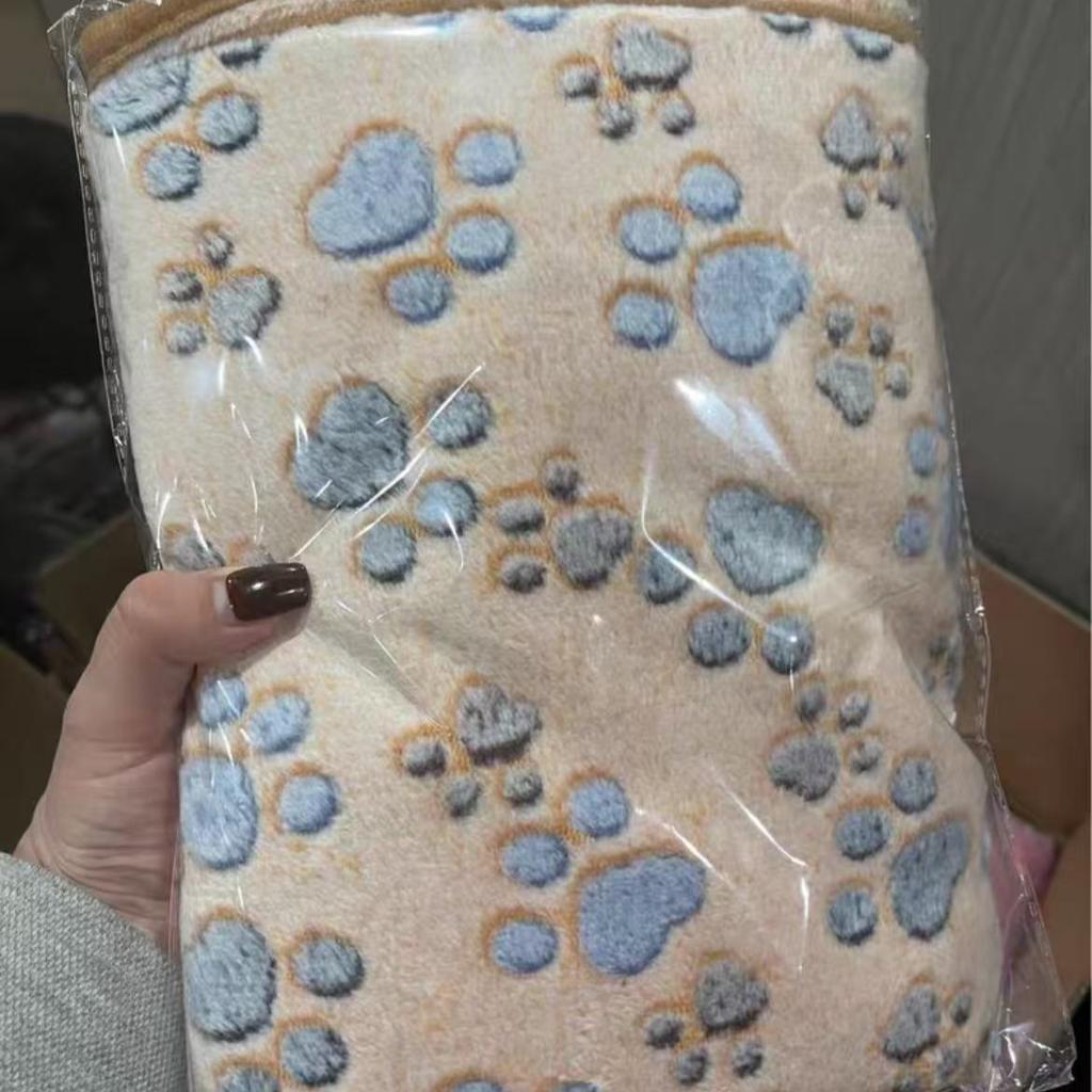 Kocyk dla zwierząt, odpowiedni dla psów i kotów - miękkie włókno poliestrowe, można prać w pralce, odporny na plamy, z ciepłymi i wygodnymi wzorami, mata zimowa