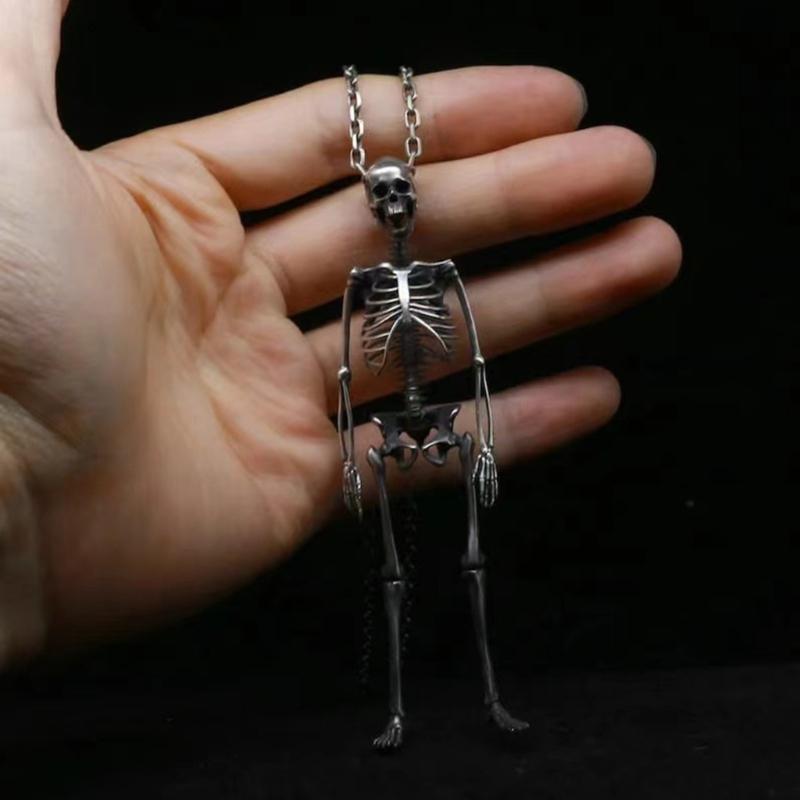Edgy Skull Pendant Necklace Fashionable Skeleton Neckchain Street Culture Inspired Clavicle Chain for Trendsetters