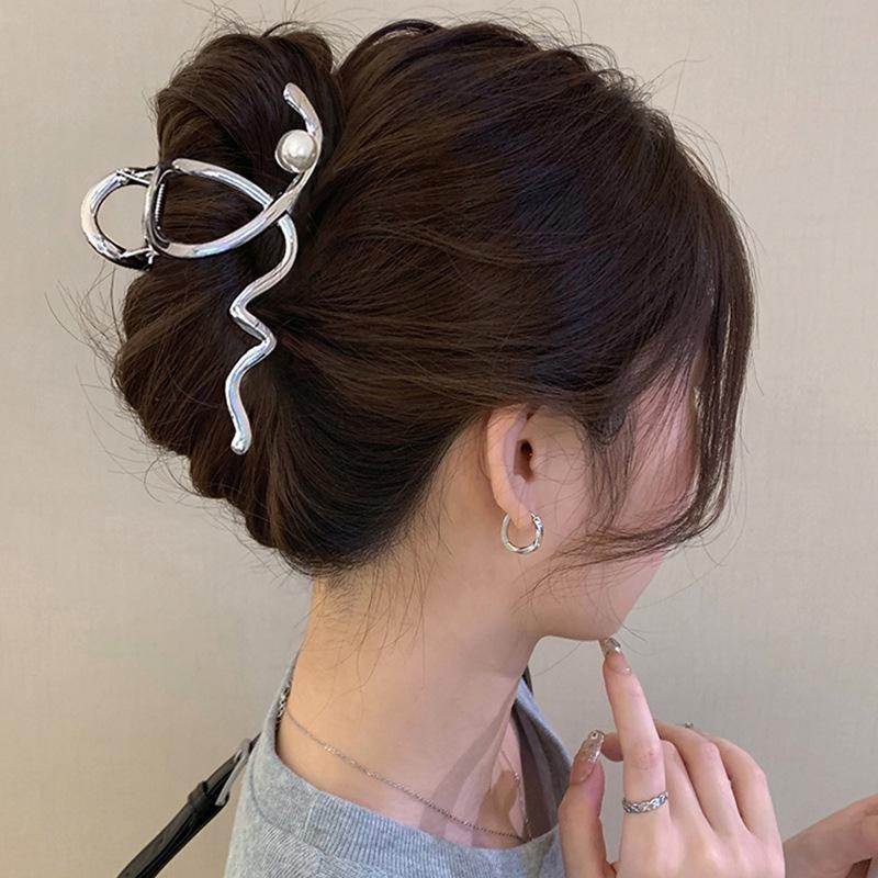 Internet celebrity temperament cross wave pearl grab clip cold wind shark clip hairpin personality hair accessories female