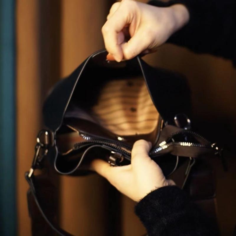 Leather versatile women's new fashion handbag large capacity shoulder oblique span bag bucket bag
