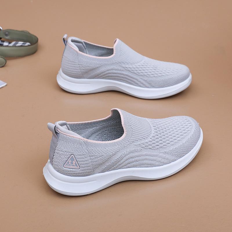 Womens Shoes Spring and Autumn New Men Style Casual Walking Shoes Slip on Soft Sole Mom Shoes Fashionable Sports Shoes