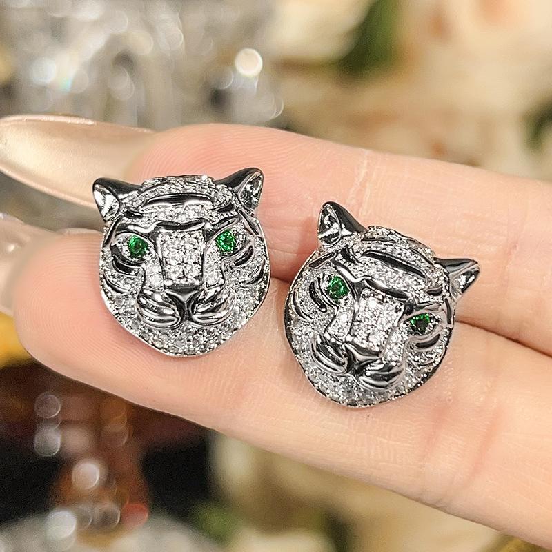 

Autumn and winter new stud earrings, European and American style leopard full of diamonds S silver needle personalized fashion versatile earrings чёрный