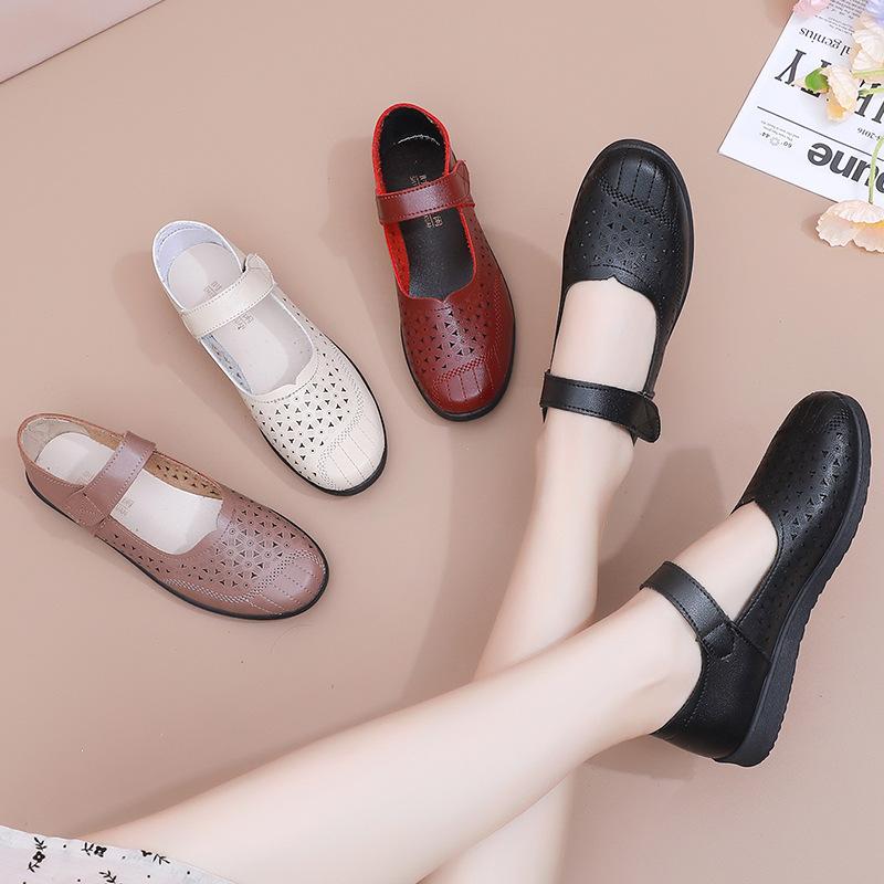 Klettschuhe für Damen mittleren Alters und ältere Menschen im Frühling und Sommer, bequeme, atmungsaktive Hohlschuhe für Mütter, rutschfeste, flache Schuhe mit weicher Sohle für Oma