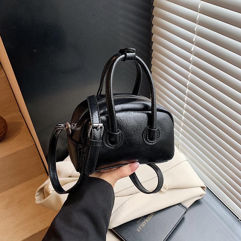 Summer Korean version of fashion portable small bag women 2025 new simple small square bag versatile bowling messenger bag
