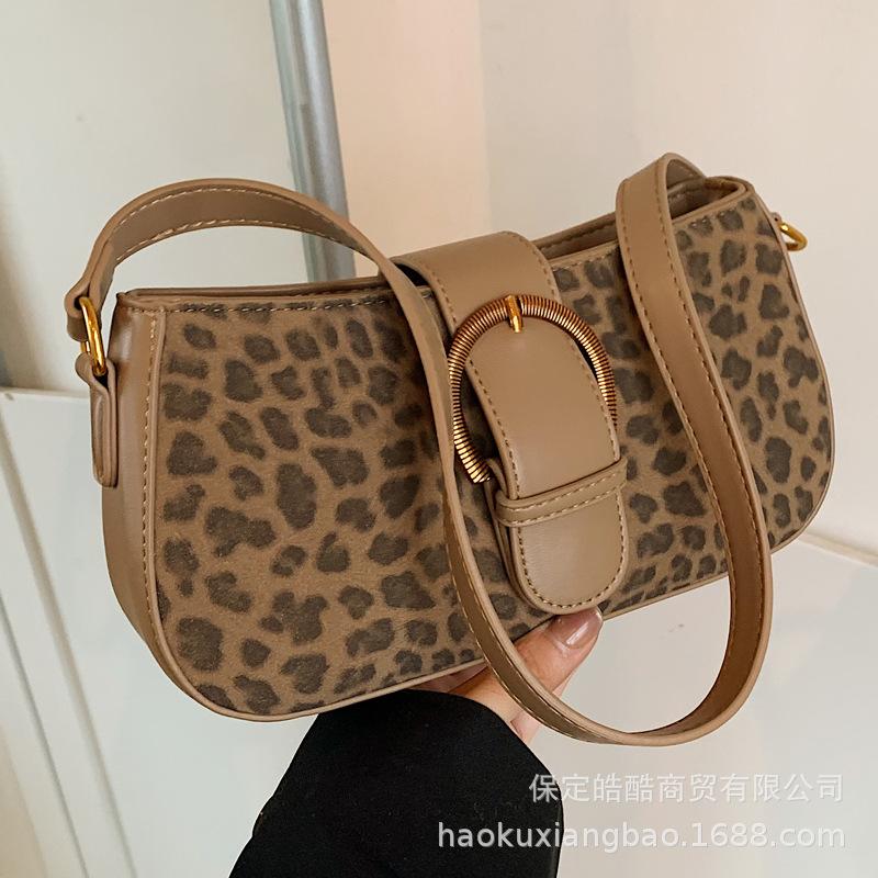 Underarm bag women's 2025 new trendy high-end autumn and winter retro shoulder bag super fire commuter messenger small square bag