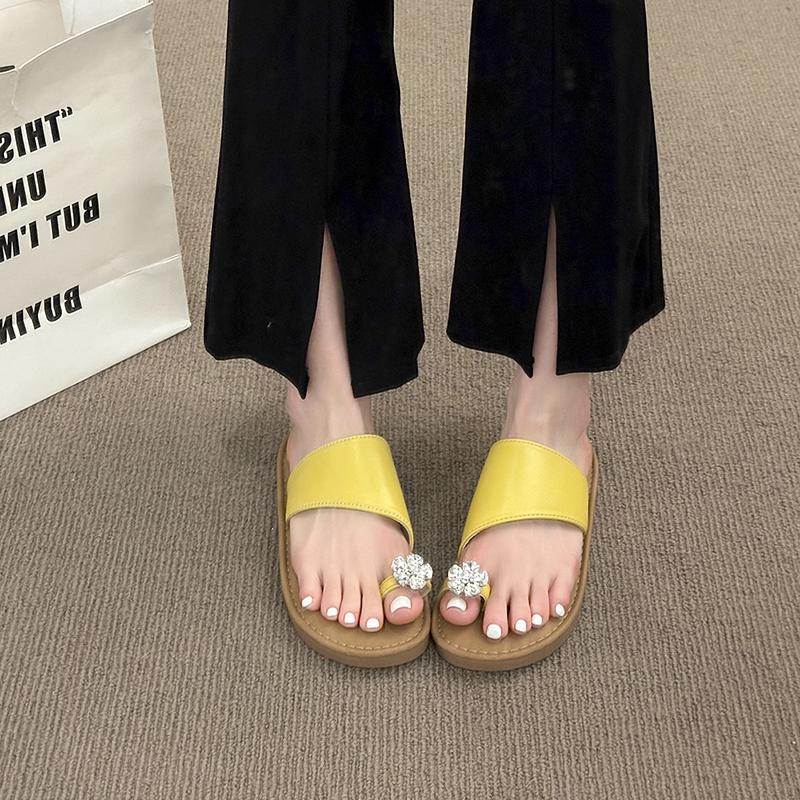 Fashion 2025 Flats Women Clip Toe Slippers Summer Casual Shoes Fashion Woman Sandals New Trend Brand Walking Cozy Beach Shoes