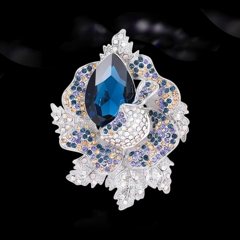 The Dazzling Rose Brooch Is A High-end Women's Fashion and Versatile Brooch with A Niche Design Sense