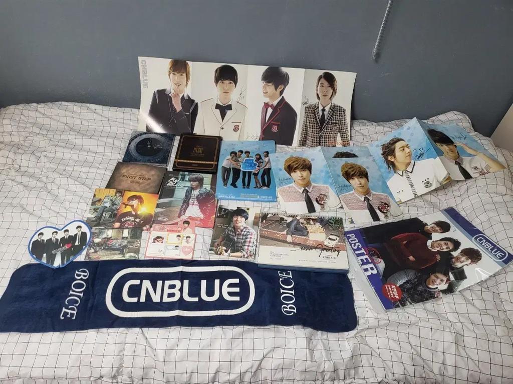CNBLUE CENBLUE album z gadżetami plakat MD Używany