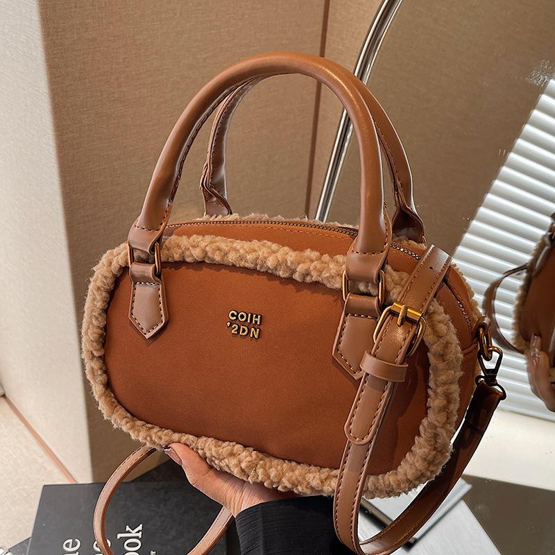 Autumn and Winter Retro High-grade Texture Versatile Portable Pillow Bag Women's Commuting Niche Fur Integrated Messenger Bag Women