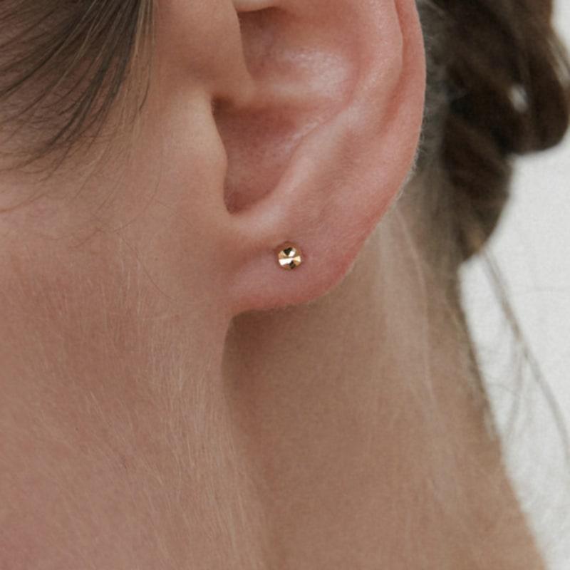 

byweekend [Mamre]14k Rush piercing Yellow Gold (Gift Package) (3,000 won)