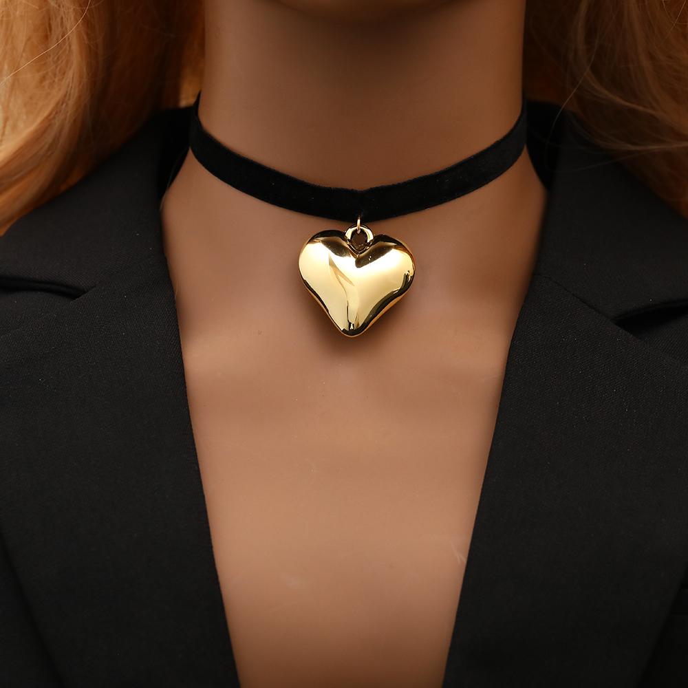 Exaggerated Big Love Heart Pendant Short Choker Necklace For Women Goth Black Velvet Adjustable Chain Valentines Day Wed Jewelry