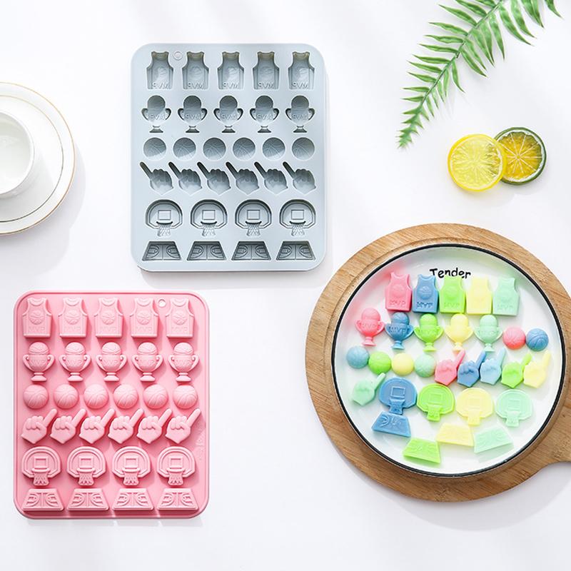 Silikonová forma na čokoládu s motivem basketbalu, sportovní silikonová forma, 30 dutin, dres, trofej, silikonová forma na fondán, cukroví, pečení