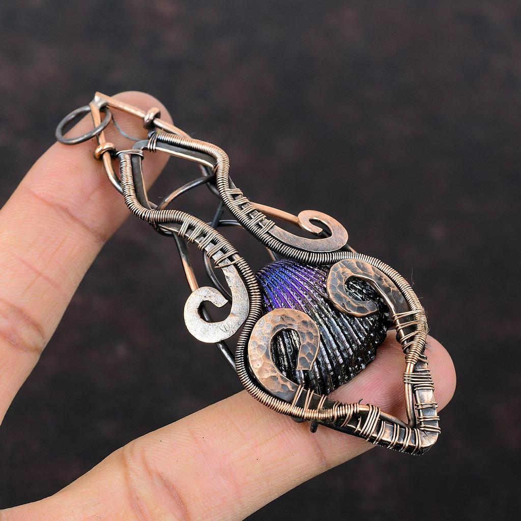 Titanbeschichteter Muschelanhänger Kupferdraht umwickelter Anhänger Handgefertigter Schmuck Echter Edelsteinanhänger Wunderschöner Kupferschmuck Geschenk für Mutter