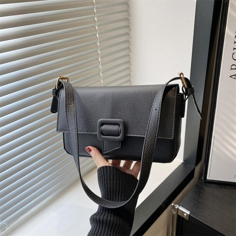 

Новые женские сумки весна-лето, универсальные и однотонные на плечо и подмышку, свежие и красивые, а сумки в руку имеют изысканную текстуру. чёрный
