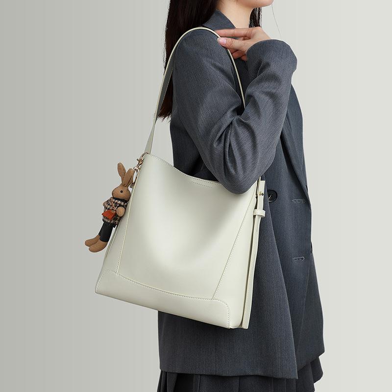 Bag Versatile New Women's Bucket Bag Fashion Versatile Large Capacity Commuter Underarm Bag Shoulder Bag Luggage